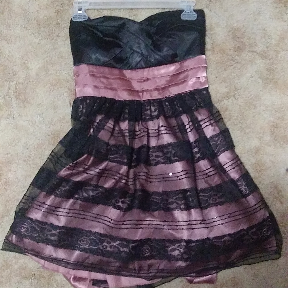 Gorgeous strapless black and pink dress. Has lace and black sequence on it